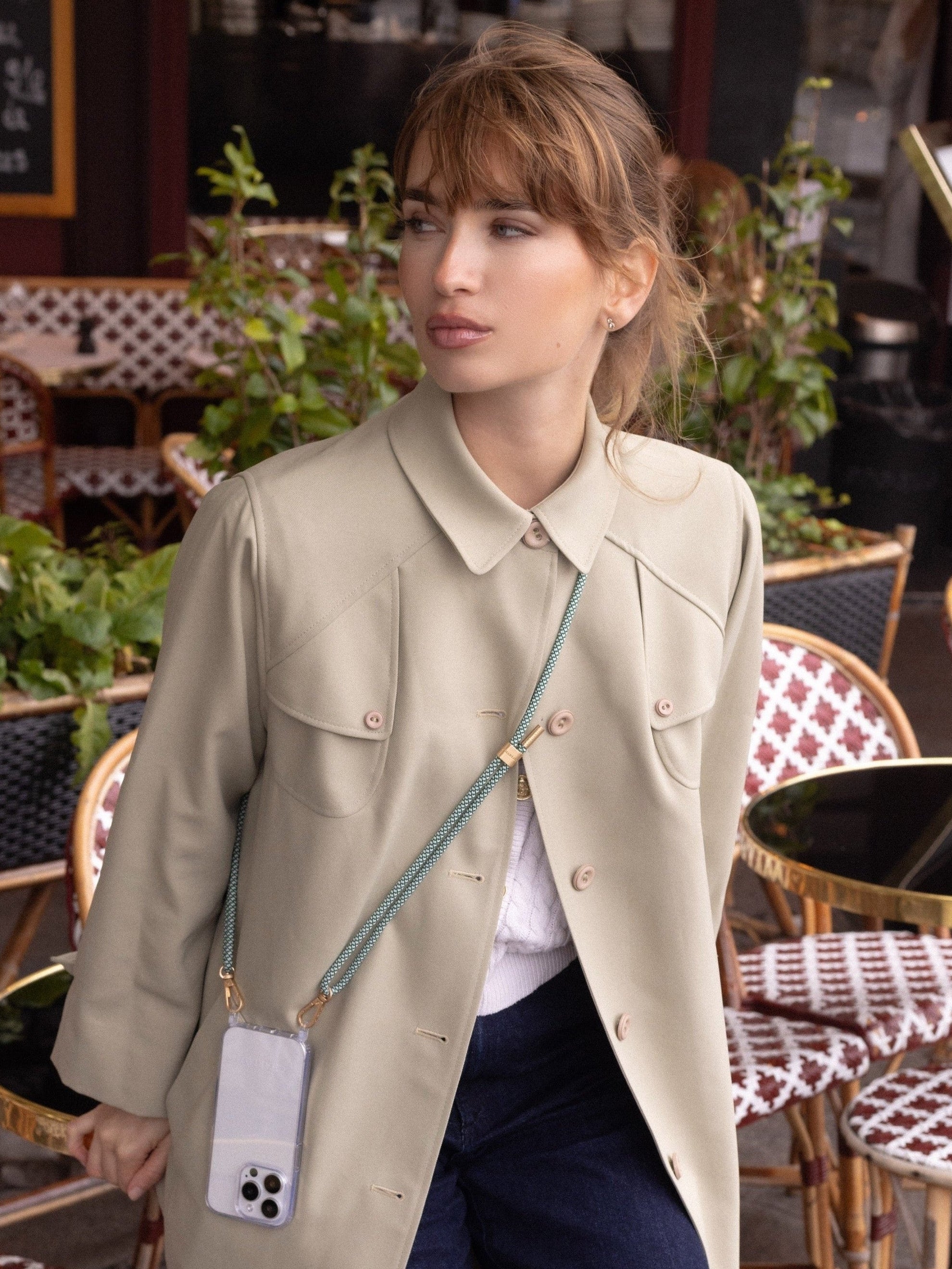 Coque Clear + Cordon Signature Chêne