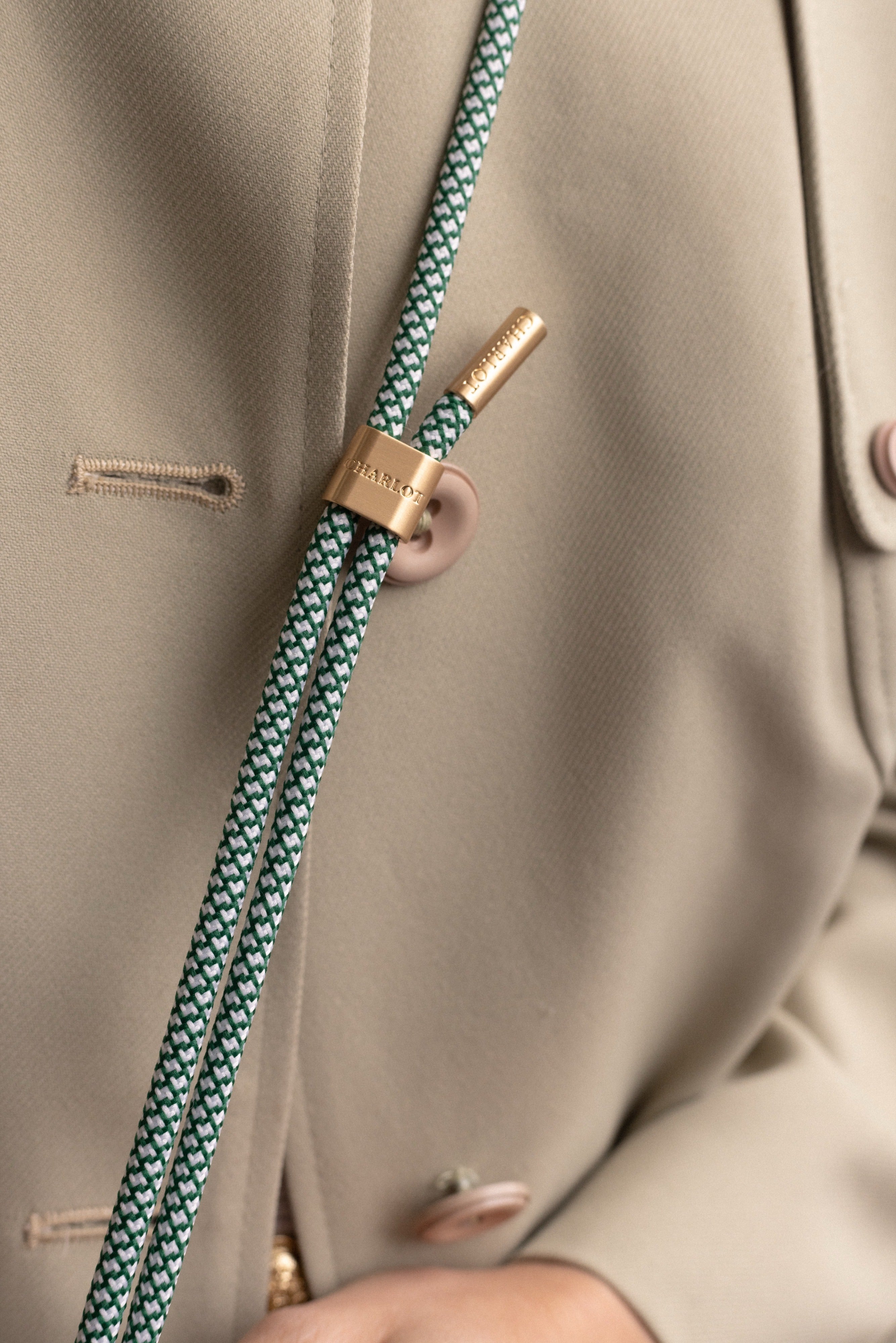 Coque Sauge + Cordon Signature Chêne