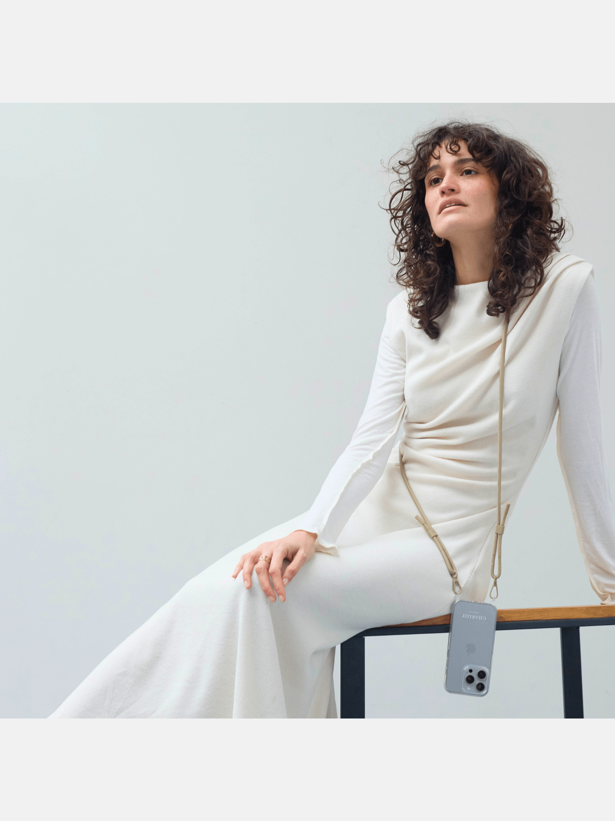 Coque Clear + Cordon Taupe