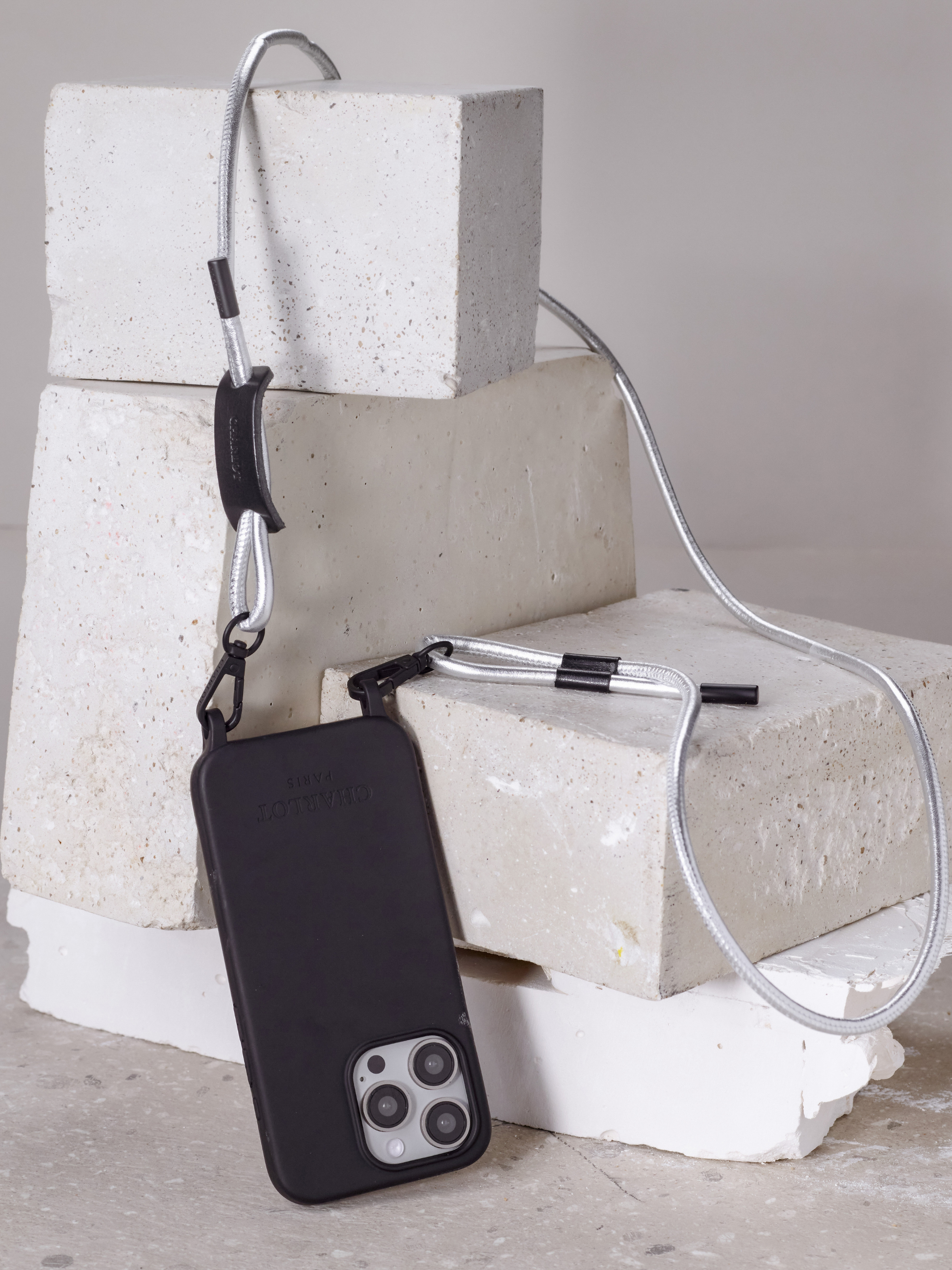 Guscio nero + pelle cromata Noga