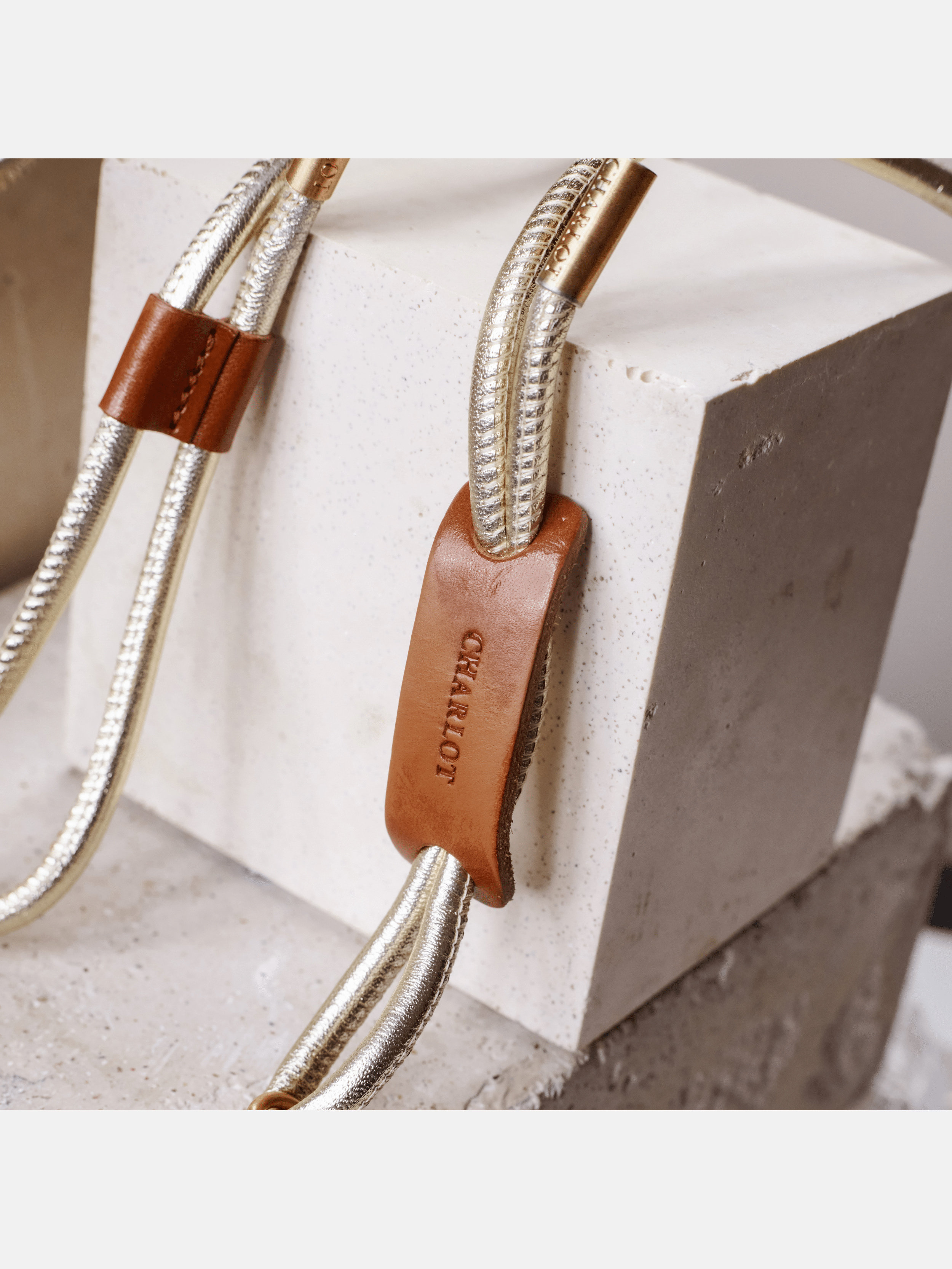 Coque Noir + Noga Cuir Or