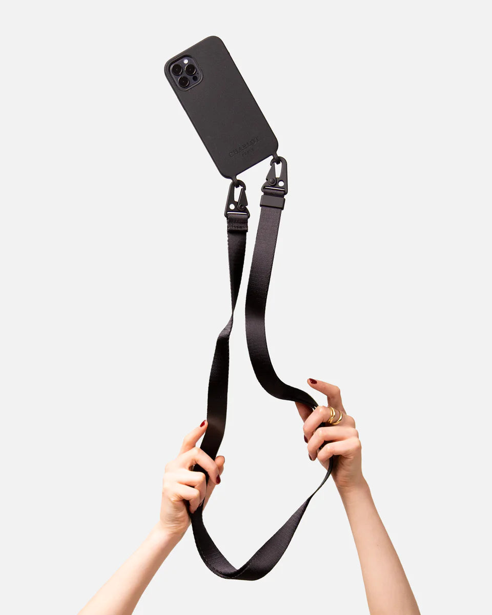 Coque Silicone Noire + Lanière