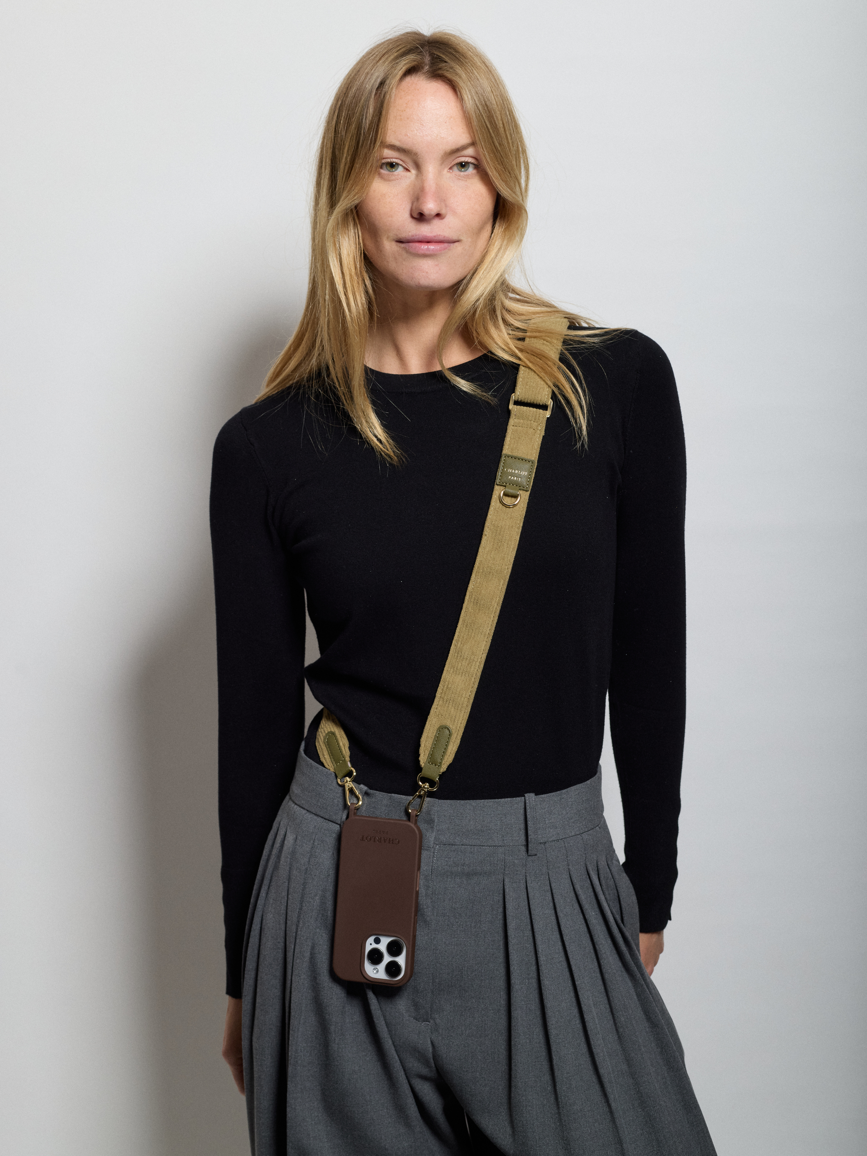 Coque Chocolat + Bandoulière Velour Kaki