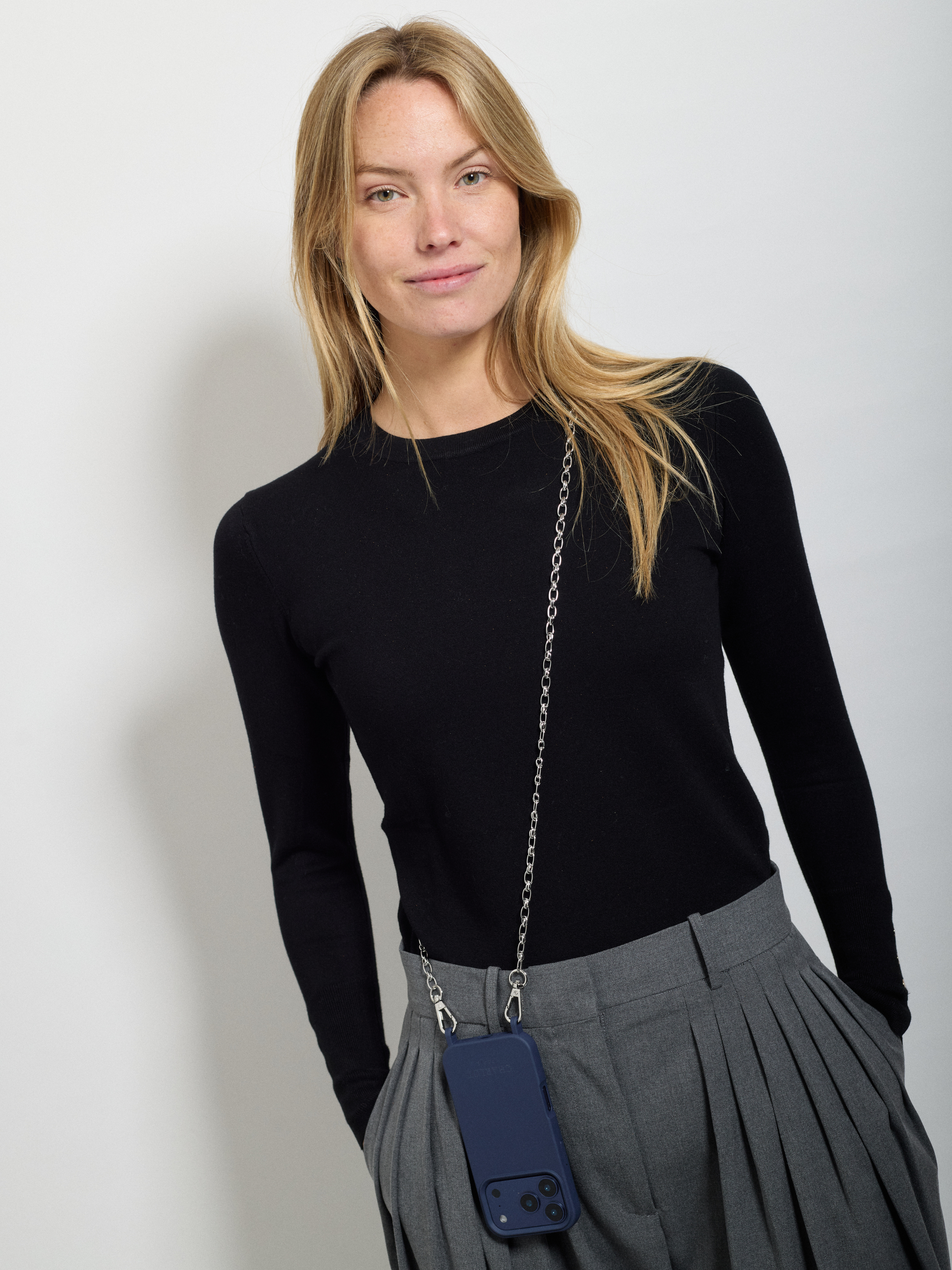 Coque Navy Blue + Chaîne Clara Argent