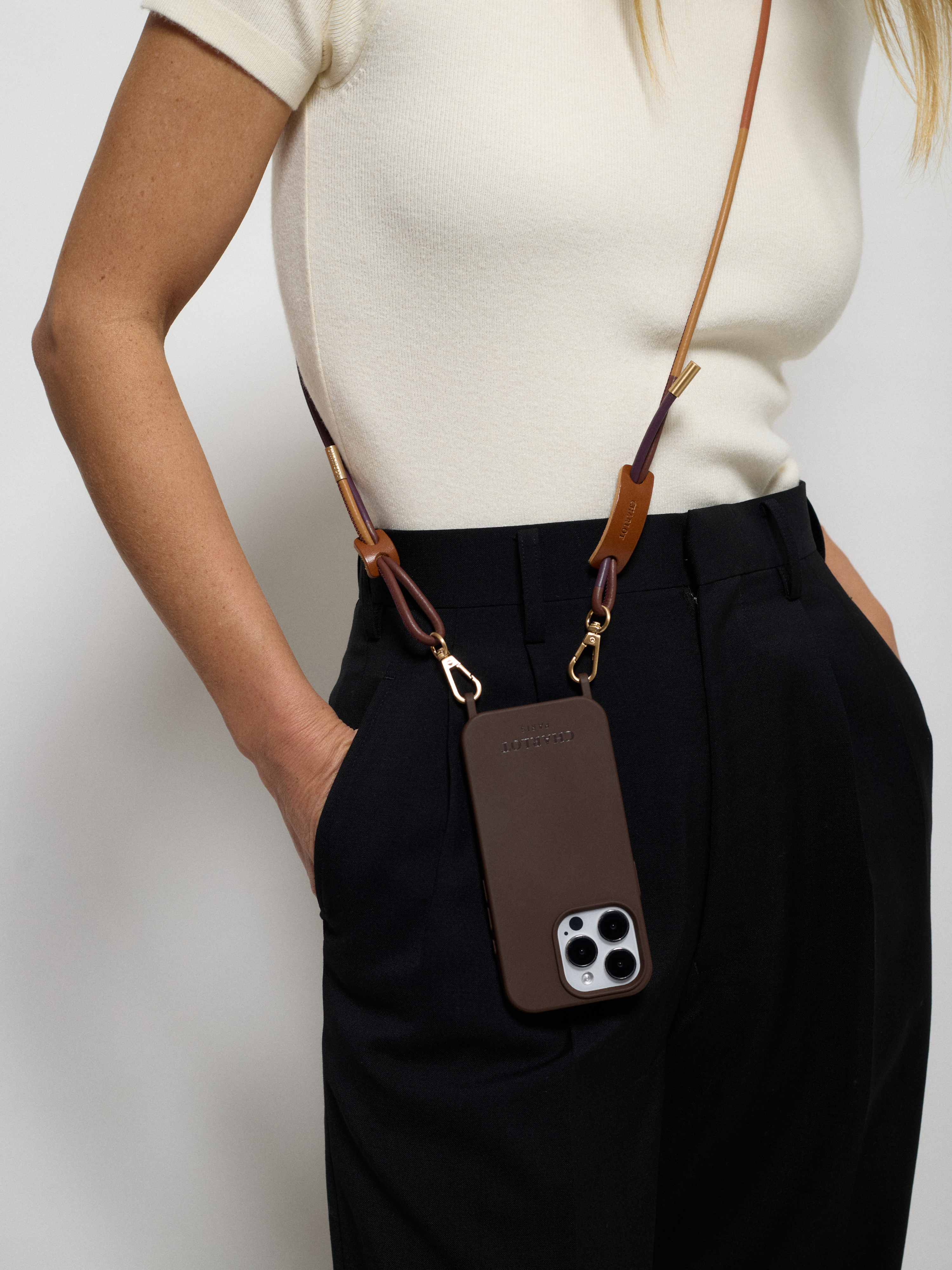 Coque Noir + Noga Cuir Cognac