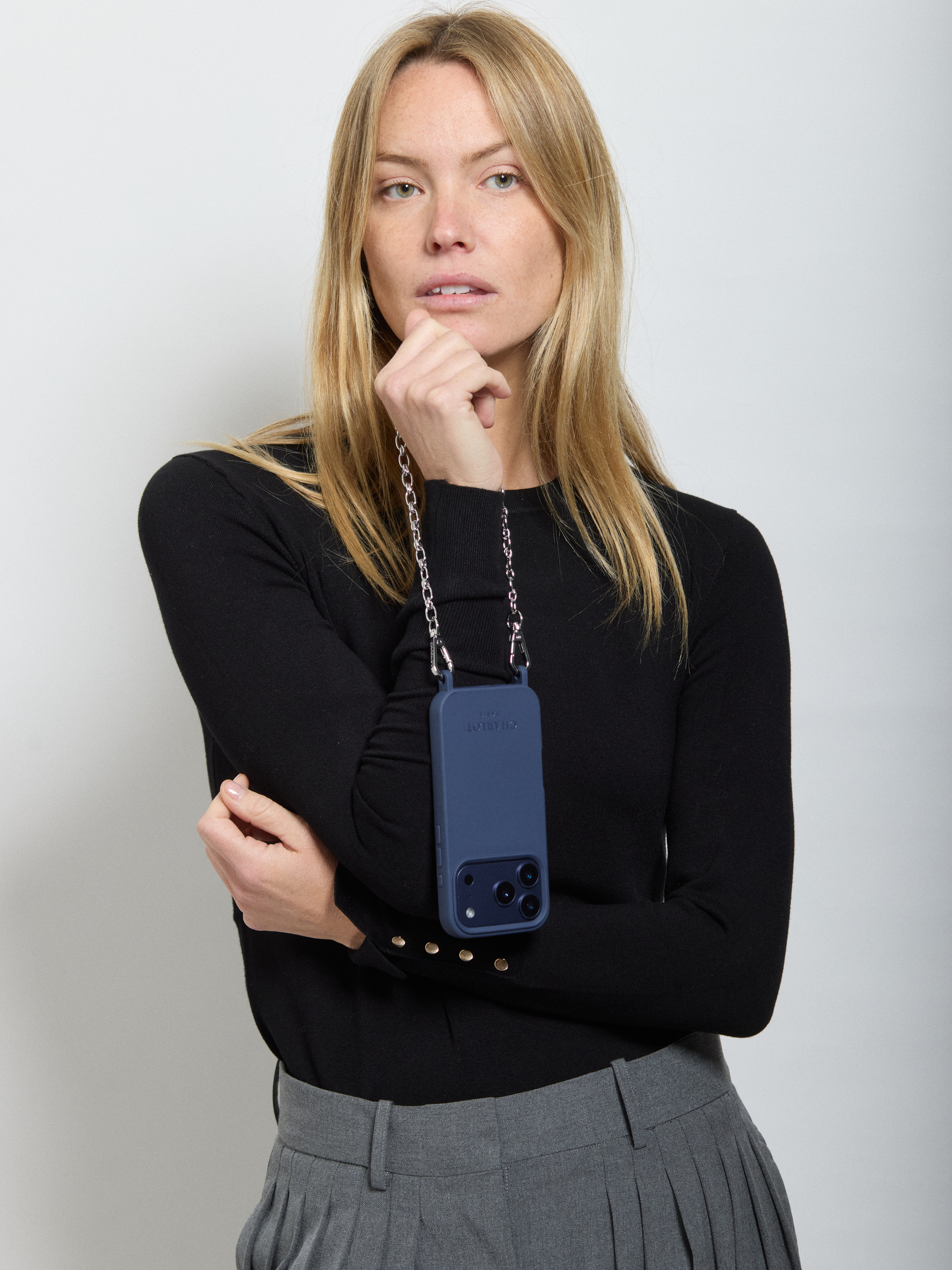 Coque Navy Blue + Chaîne Clara Argent Courte