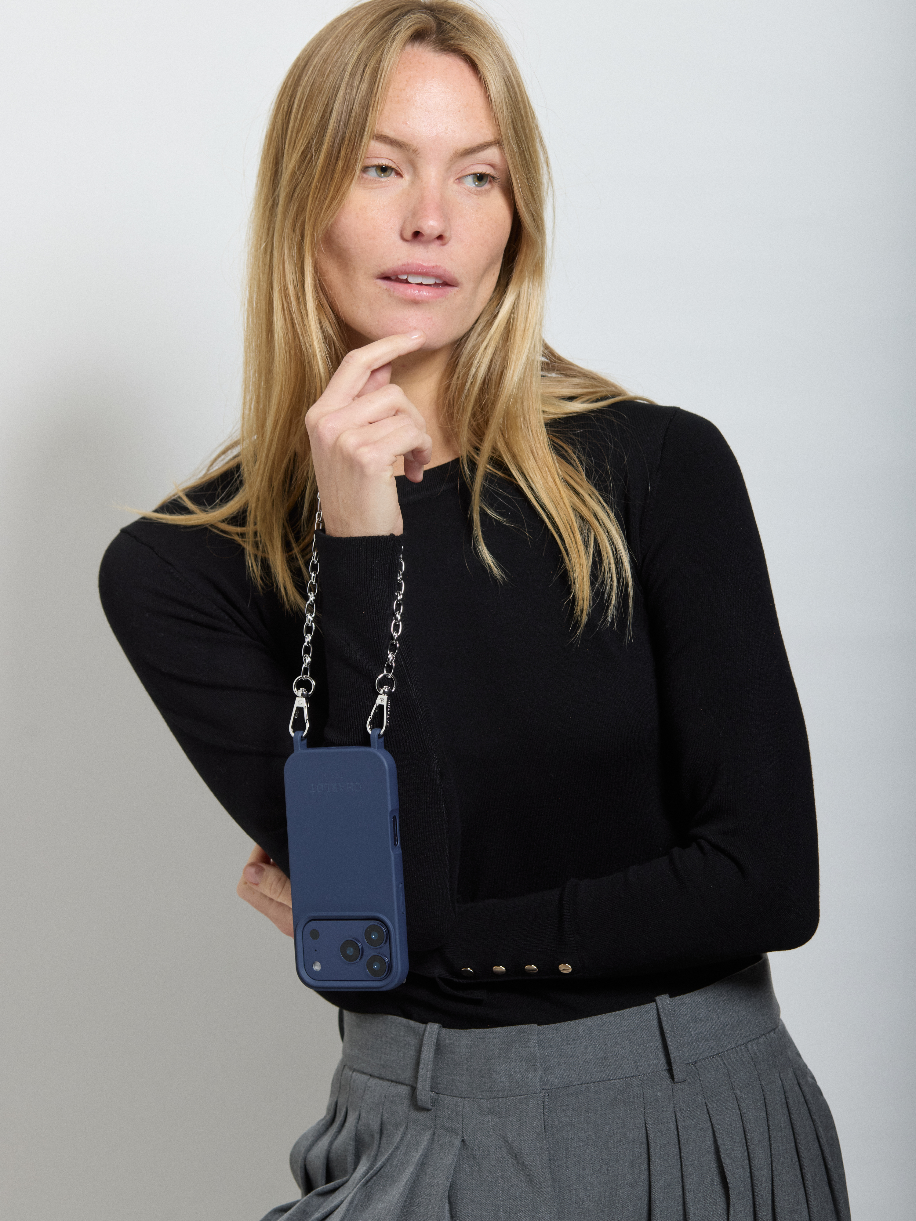 Coque Navy Blue + Chaîne Clara Argent Courte