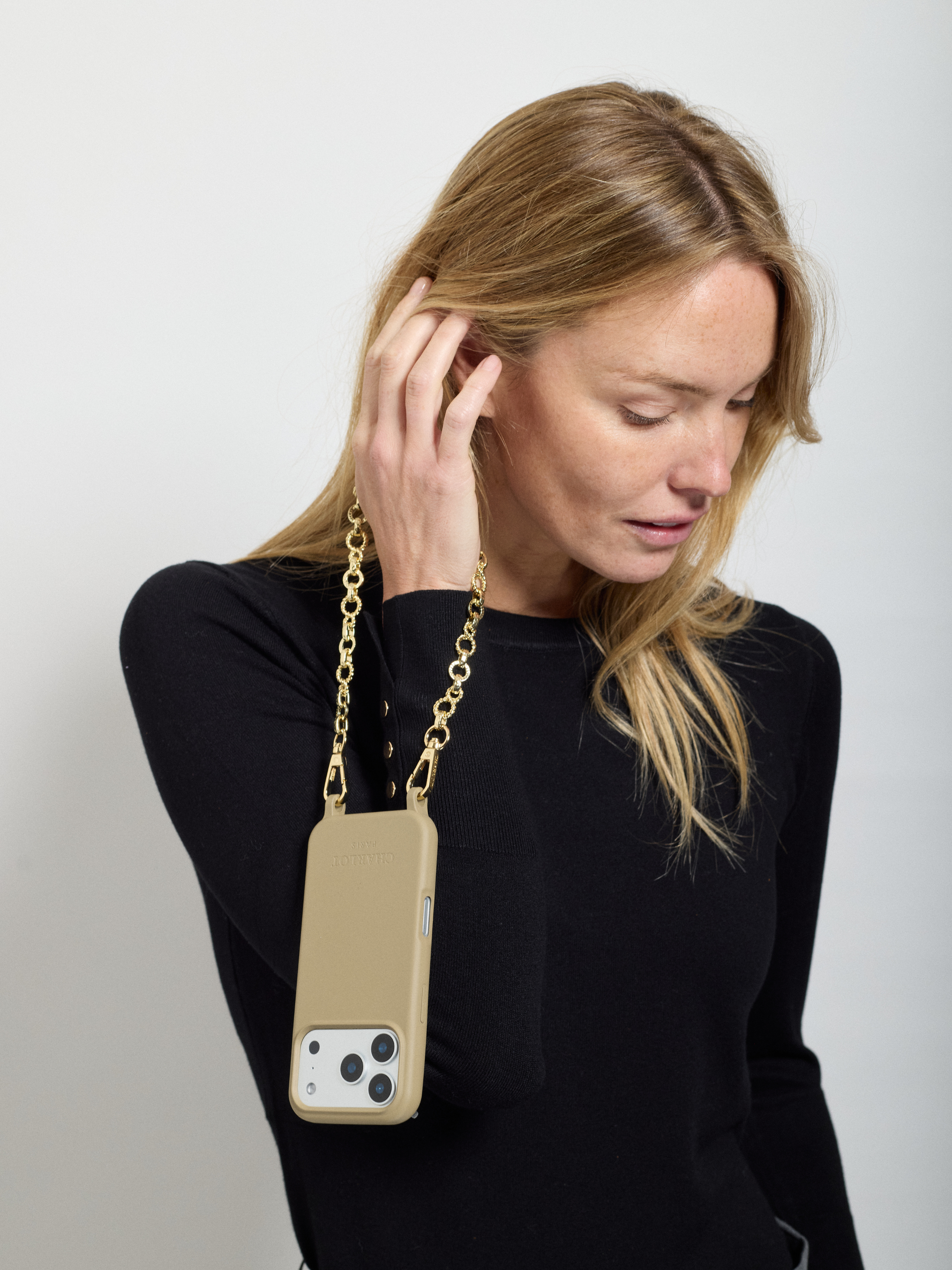 Coque Taupe + Chaîne Bianca Doré Courte