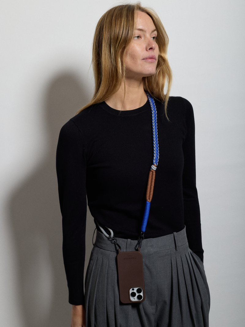 Twist shoulder straps