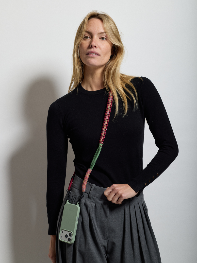 Twist shoulder straps