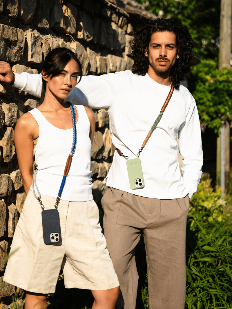 Twist shoulder straps