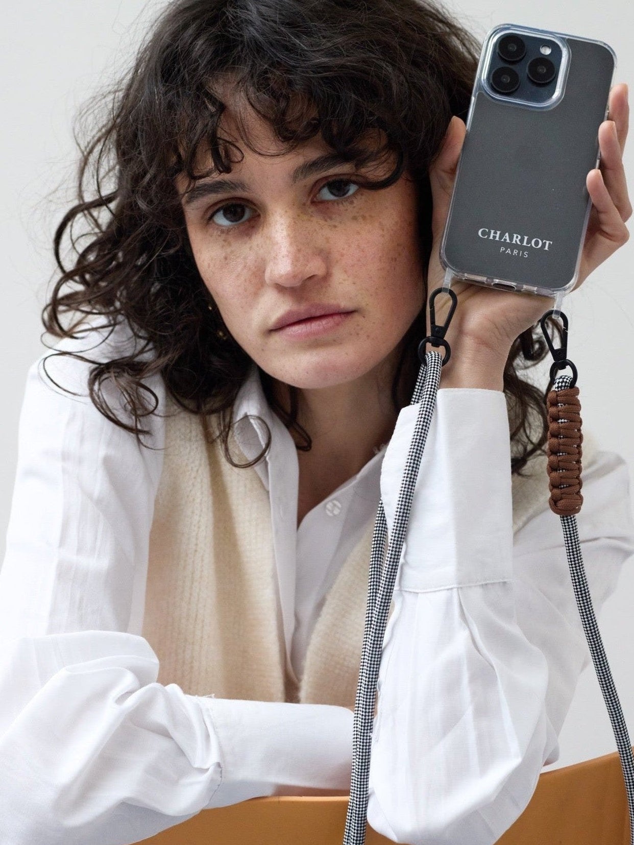 Clear case + Elie Vichy cord