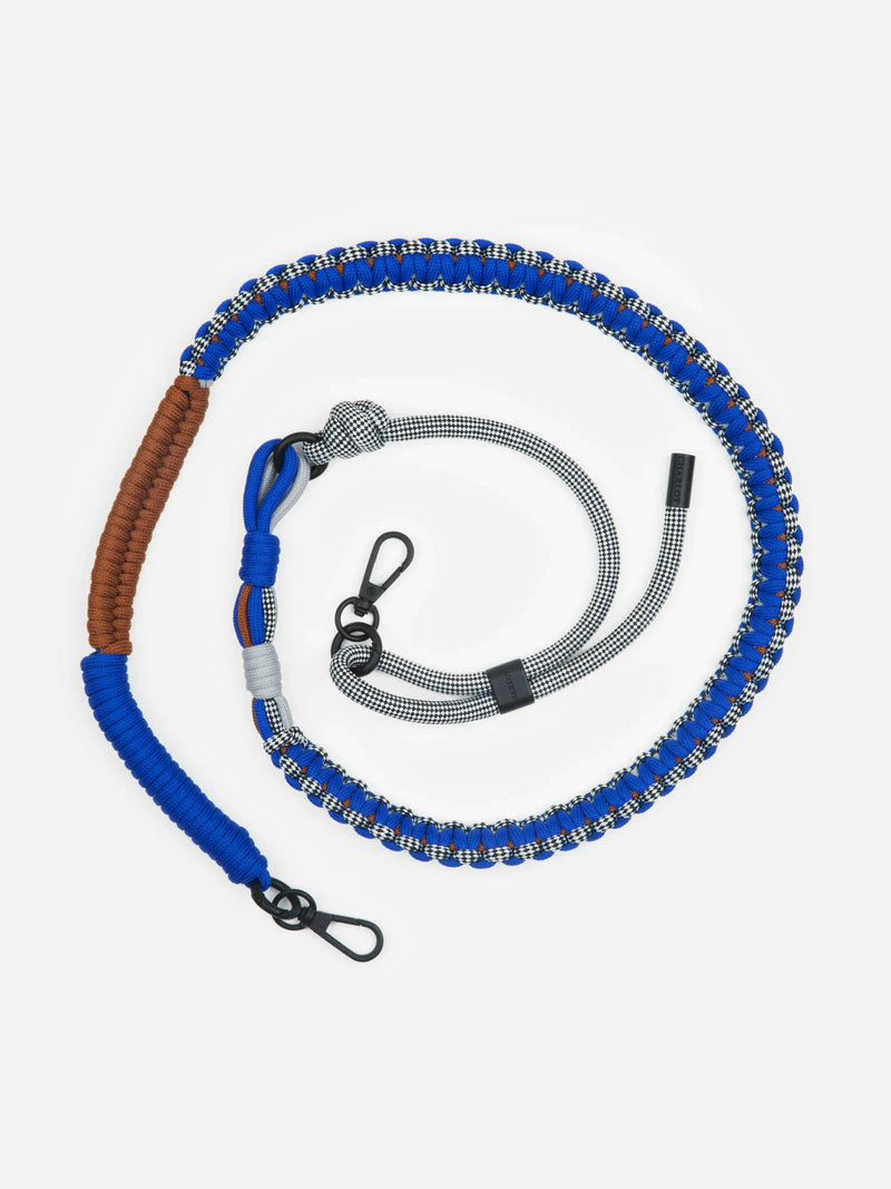 Twist shoulder straps