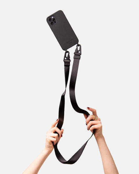 Coque Silicone Noire + Lanière