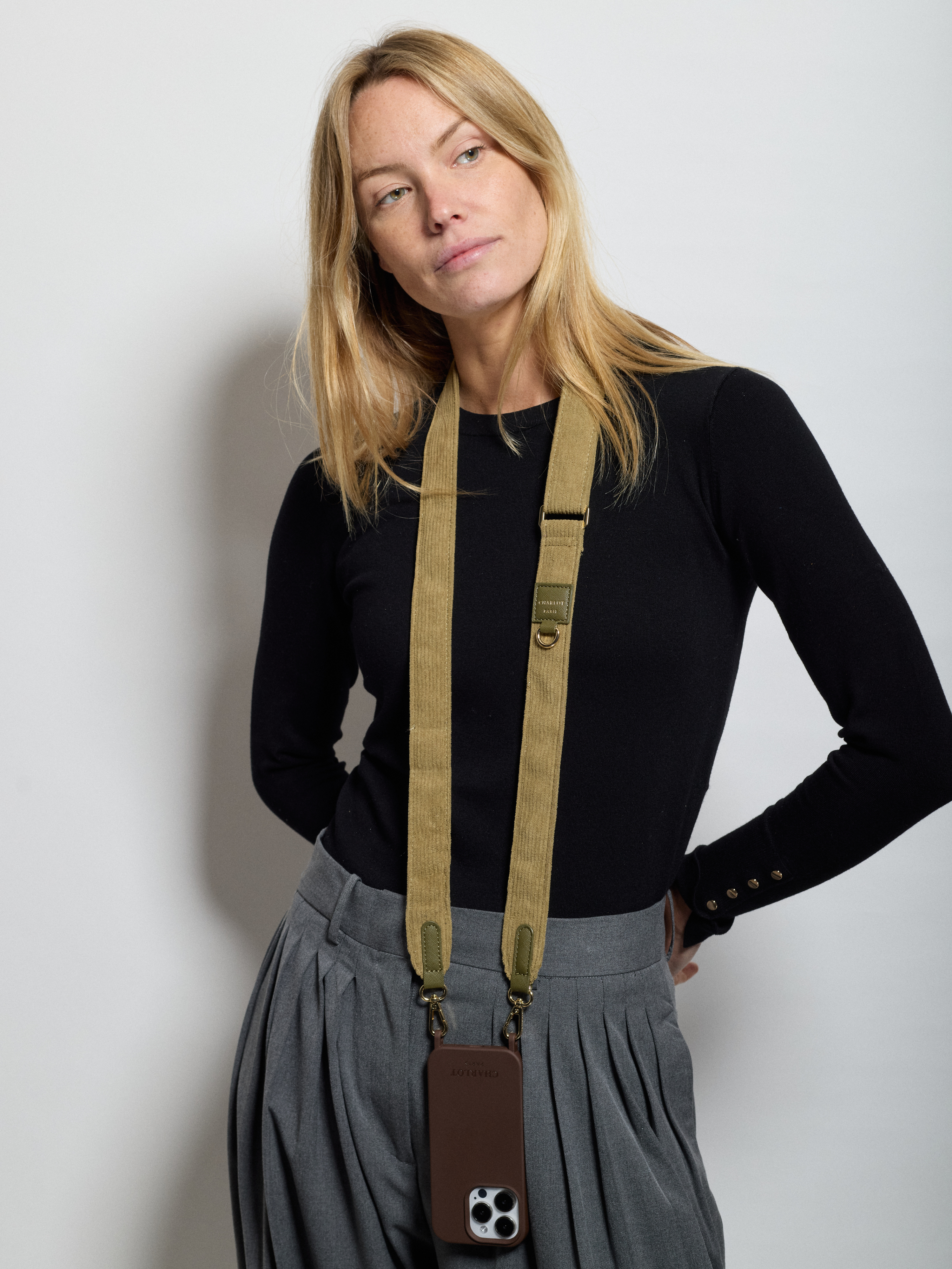 Coque Chocolat + Bandoulière Velour Kaki